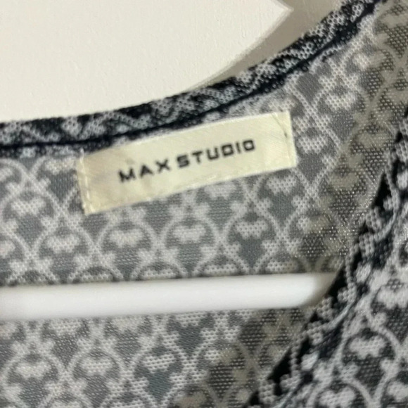 Max Studio women’s black and white blouse size large - Picture 3 of 10